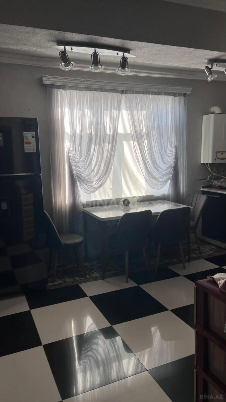 Satılır 3 otaqlı mənzil 140 m²
