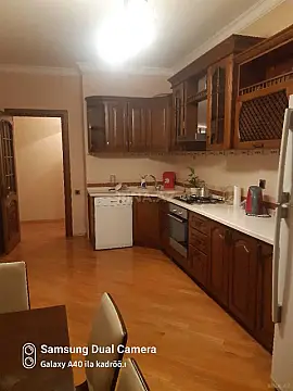 Kirayə verilir 3 otaqlı mənzil 145 m²