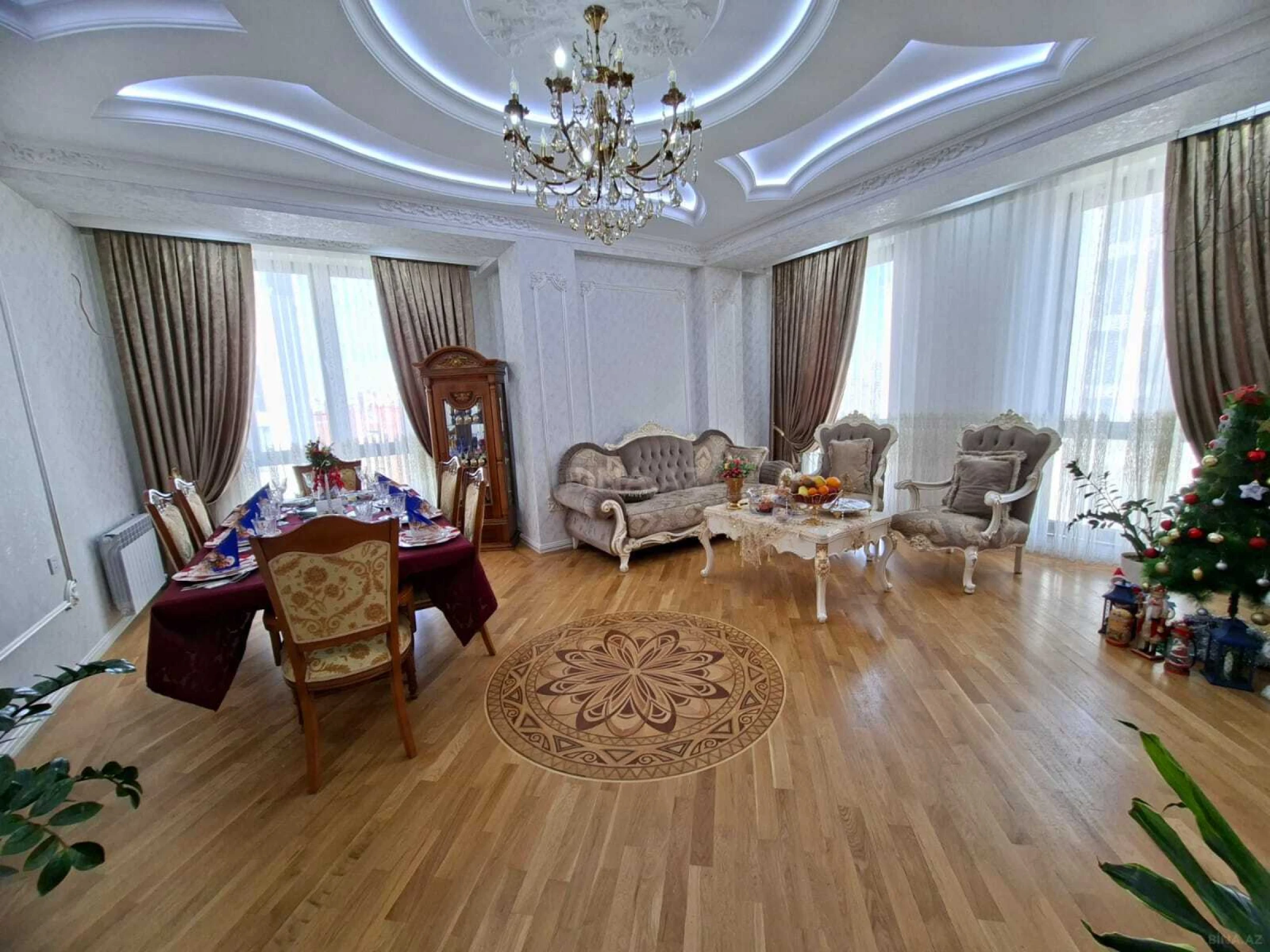 Satılır 3 otaqlı mənzil 142 m²