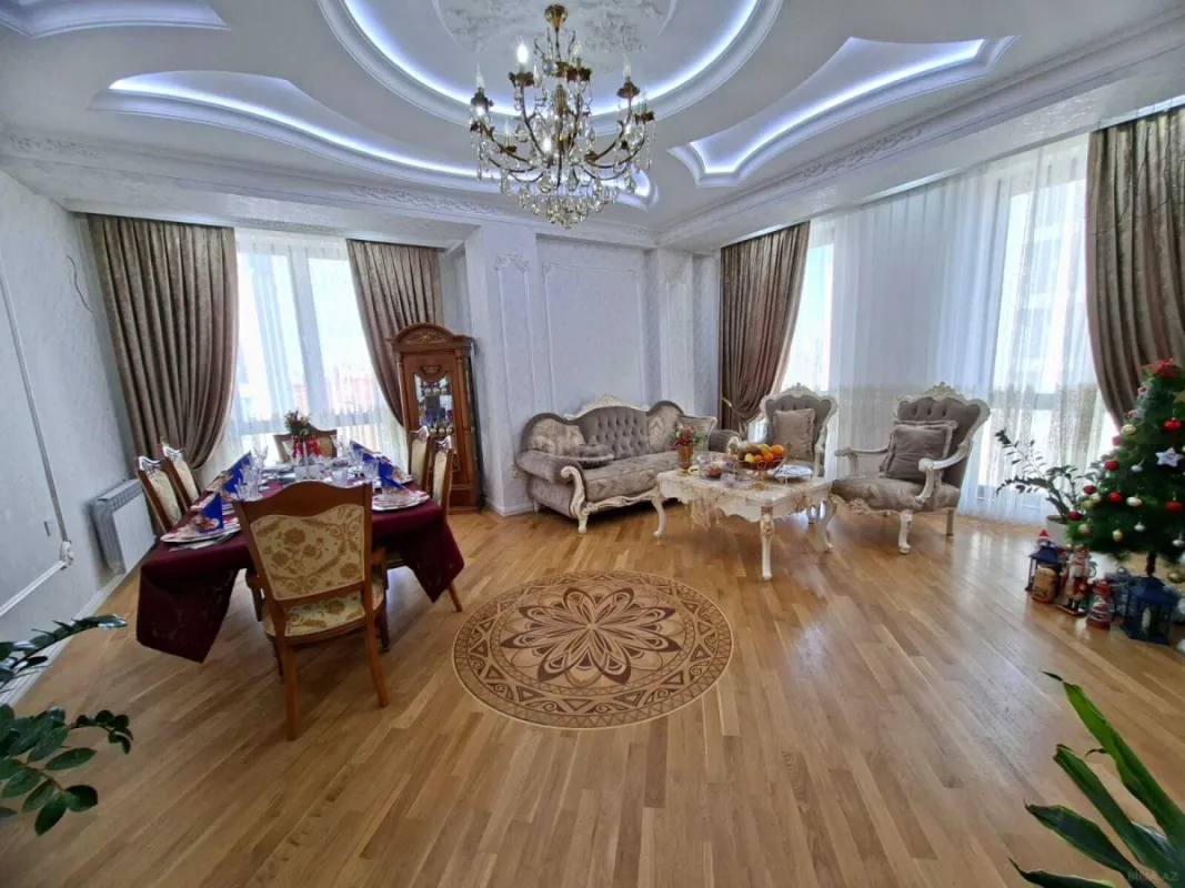 Satılır 3 otaqlı mənzil 142 m²