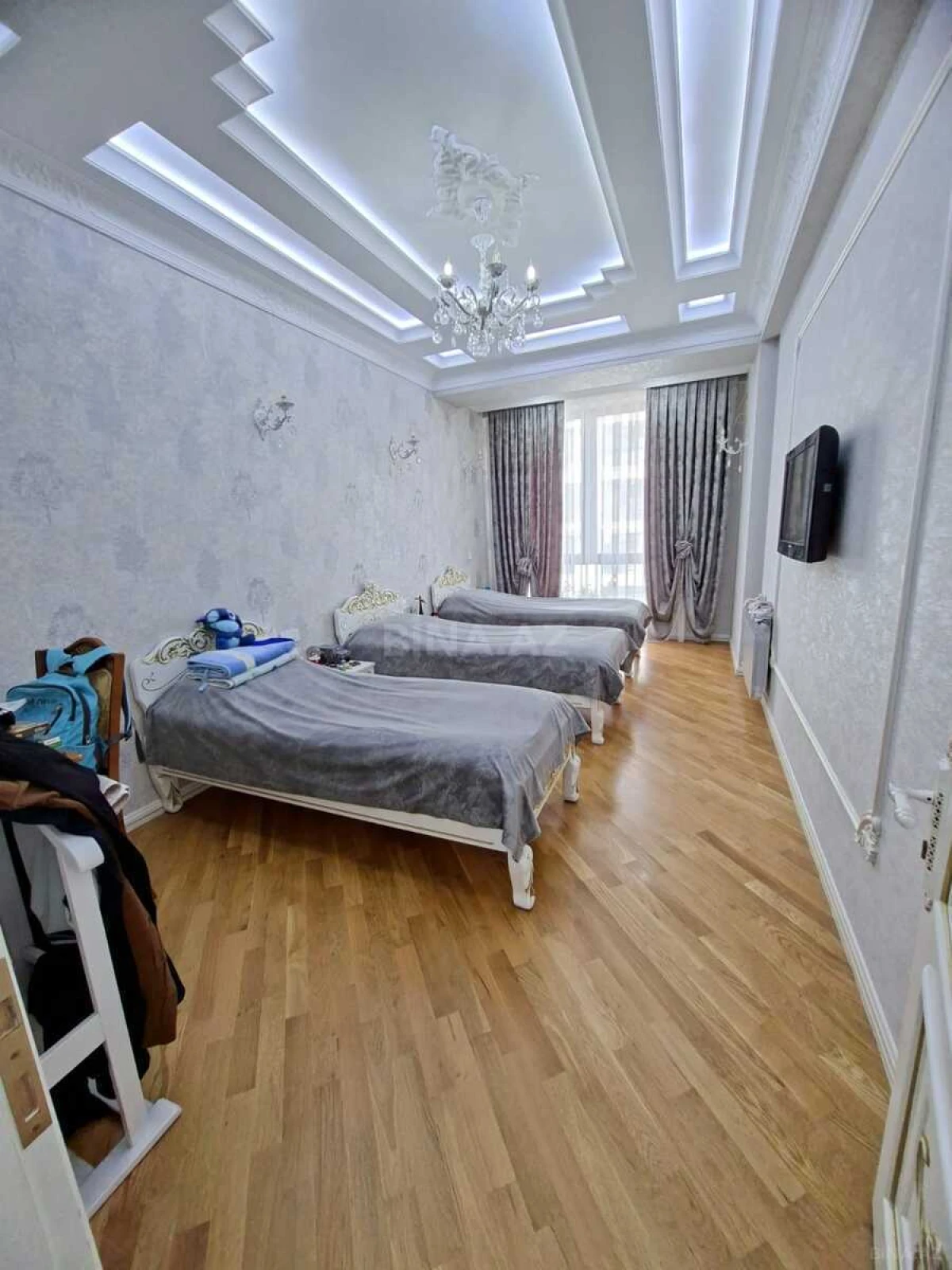 Satılır 3 otaqlı mənzil 142 m²