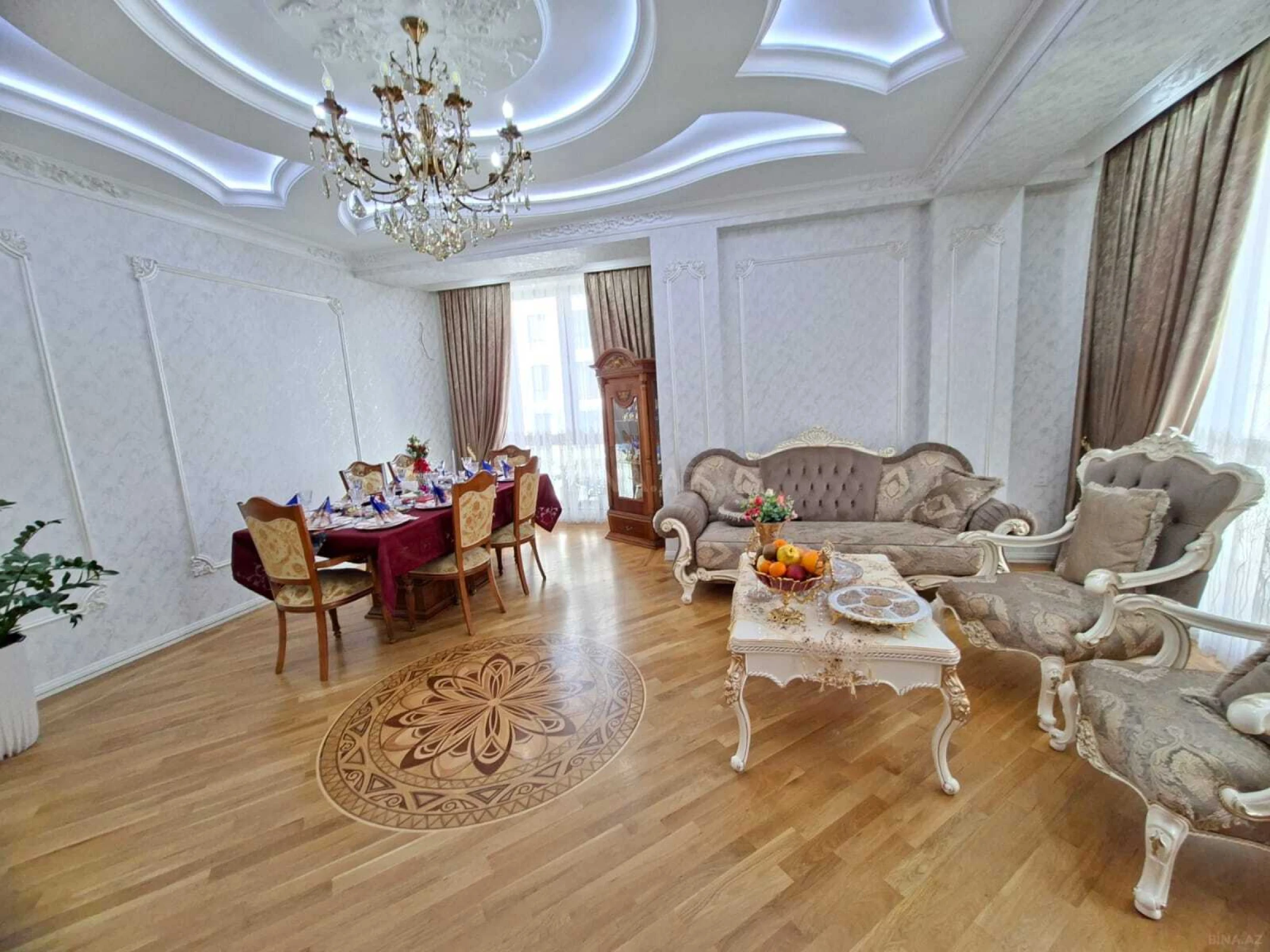 Satılır 3 otaqlı mənzil 142 m²