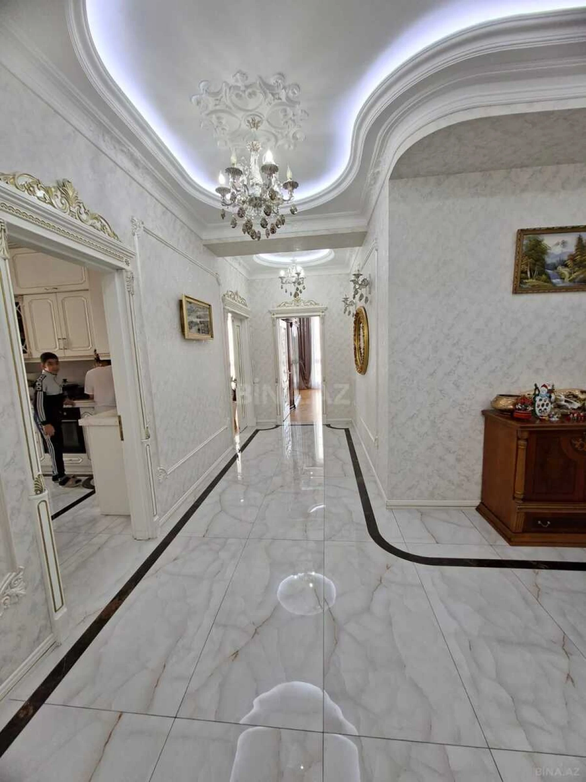 Satılır 3 otaqlı mənzil 142 m²