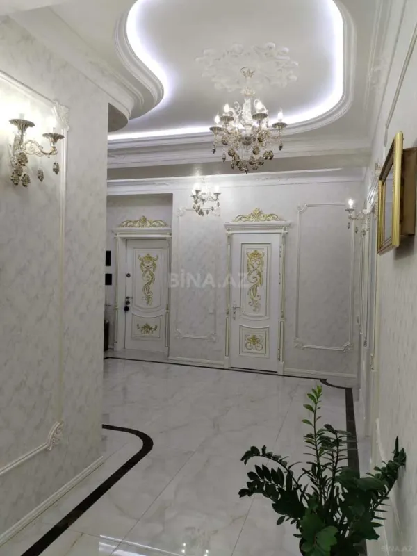 Satılır 3 otaqlı mənzil 142 m²