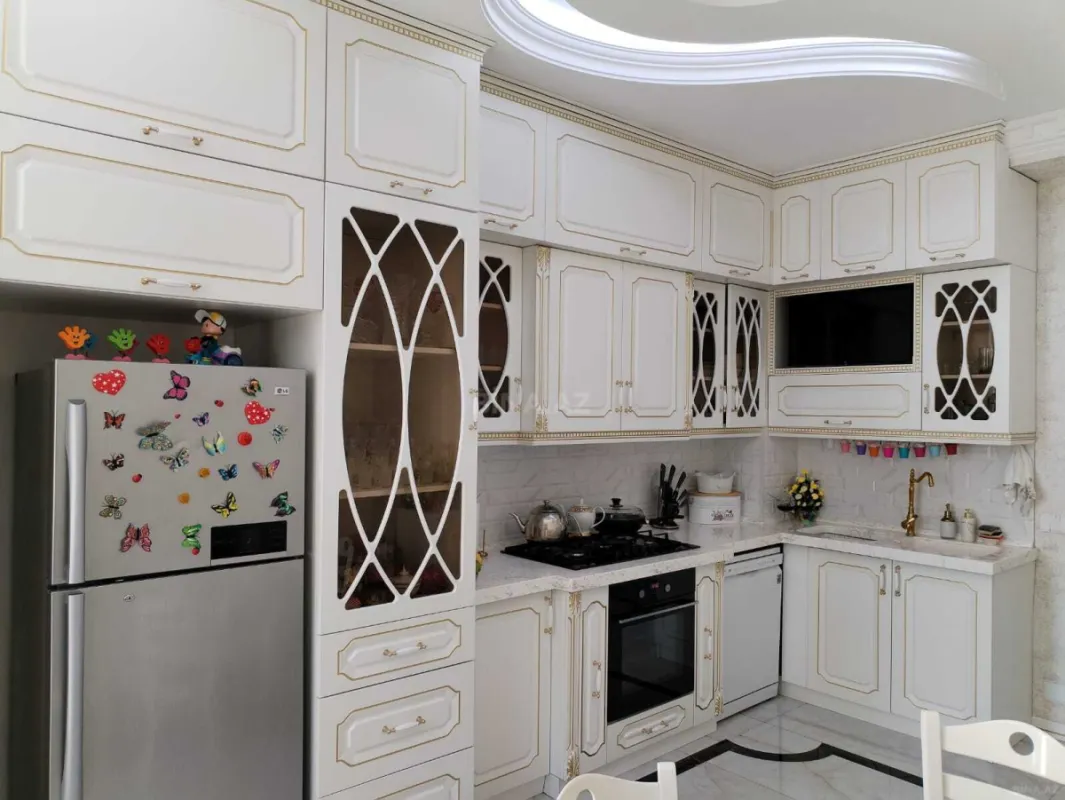 Satılır 3 otaqlı mənzil 142 m²