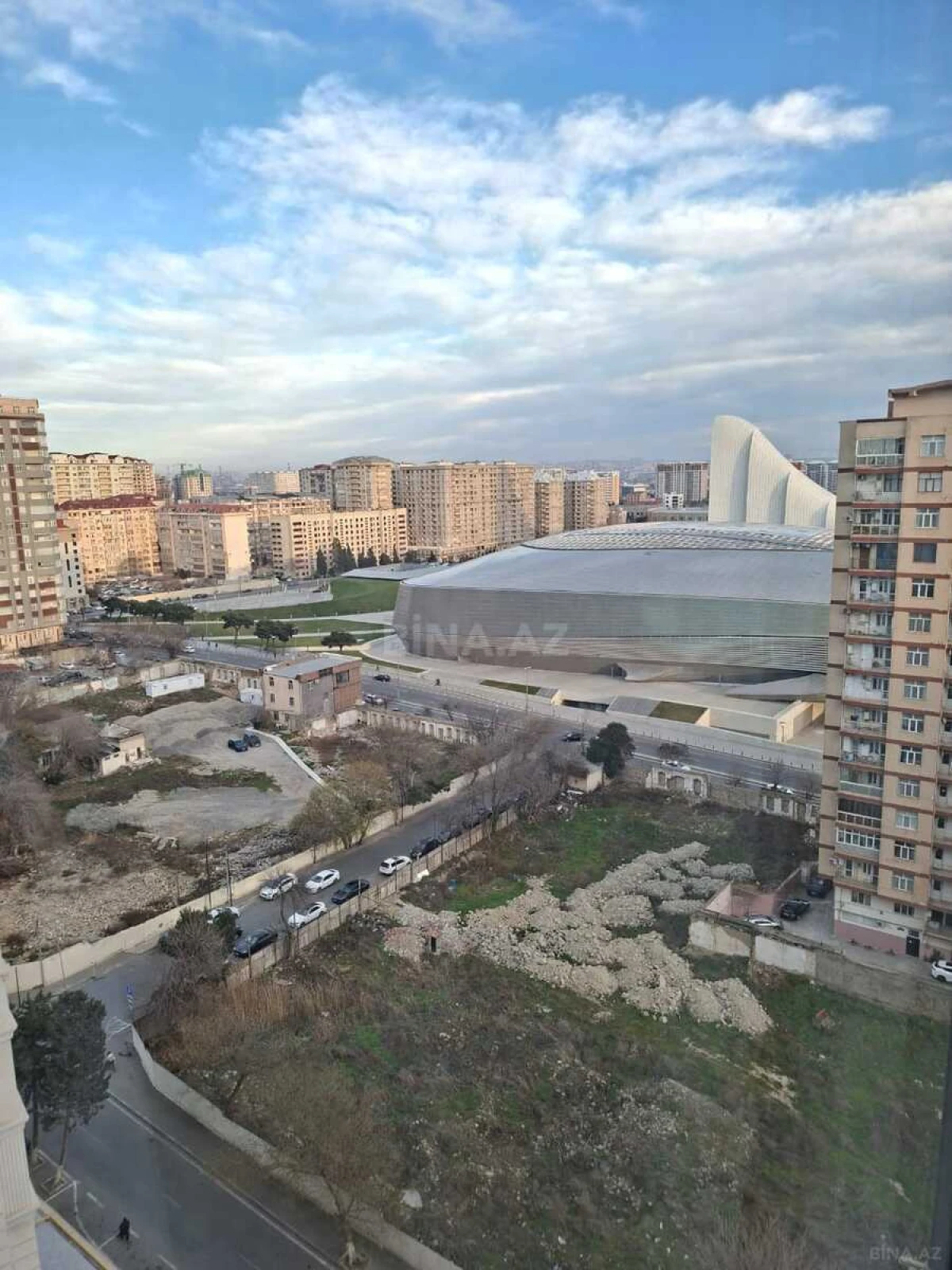 Satılır 3 otaqlı mənzil 142 m²