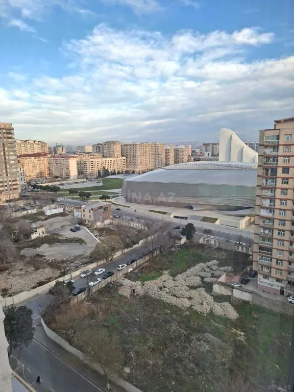 Satılır 3 otaqlı mənzil 142 m²