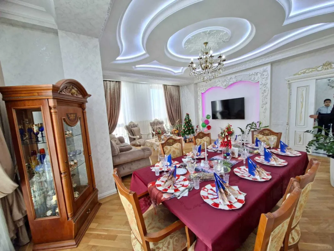 Satılır 3 otaqlı mənzil 142 m²