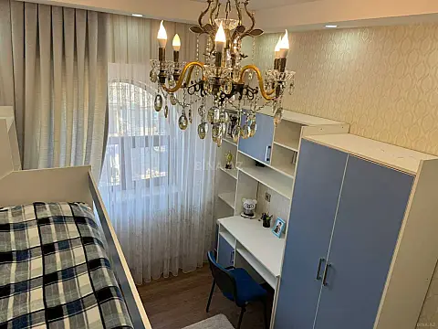 Satılır 5 otaqlı mənzil 147 m²