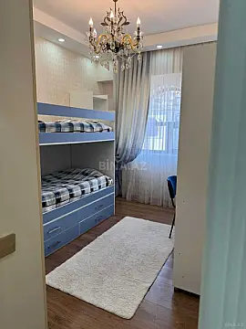Satılır 5 otaqlı mənzil 147 m²