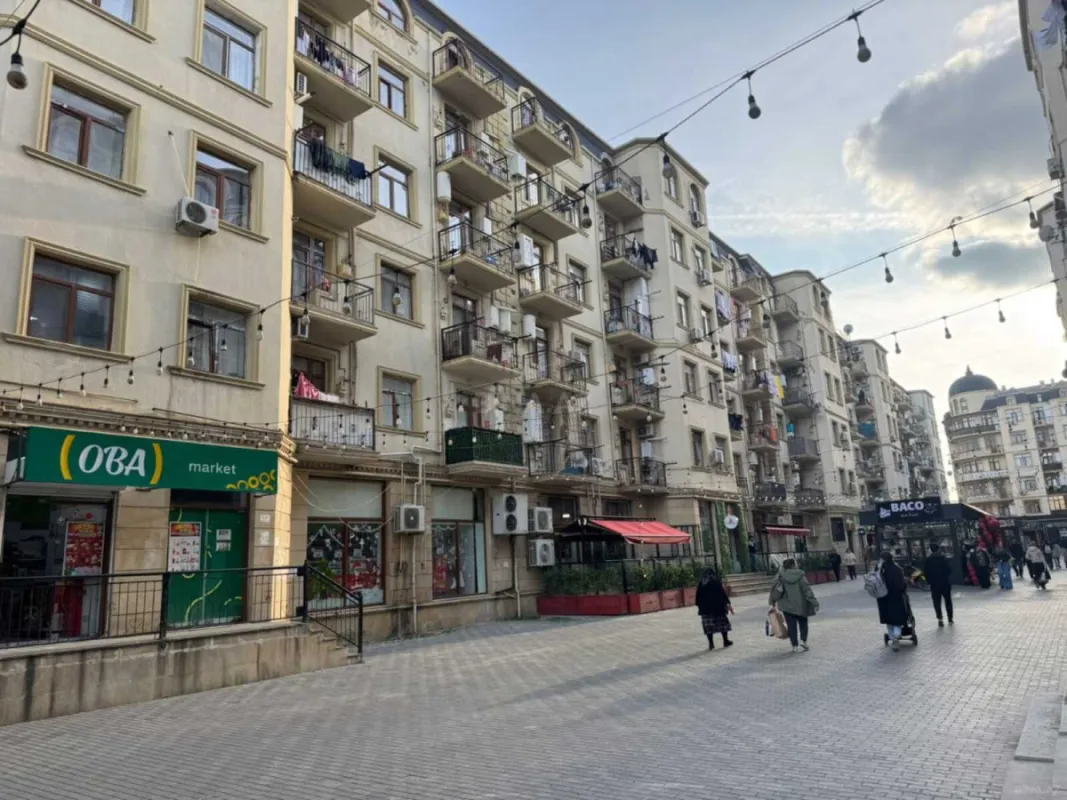 Satılır 5 otaqlı mənzil 147 m²