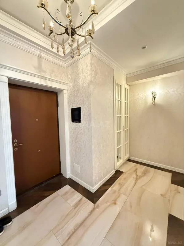 Kirayə verilir 4 otaqlı mənzil 210 m²