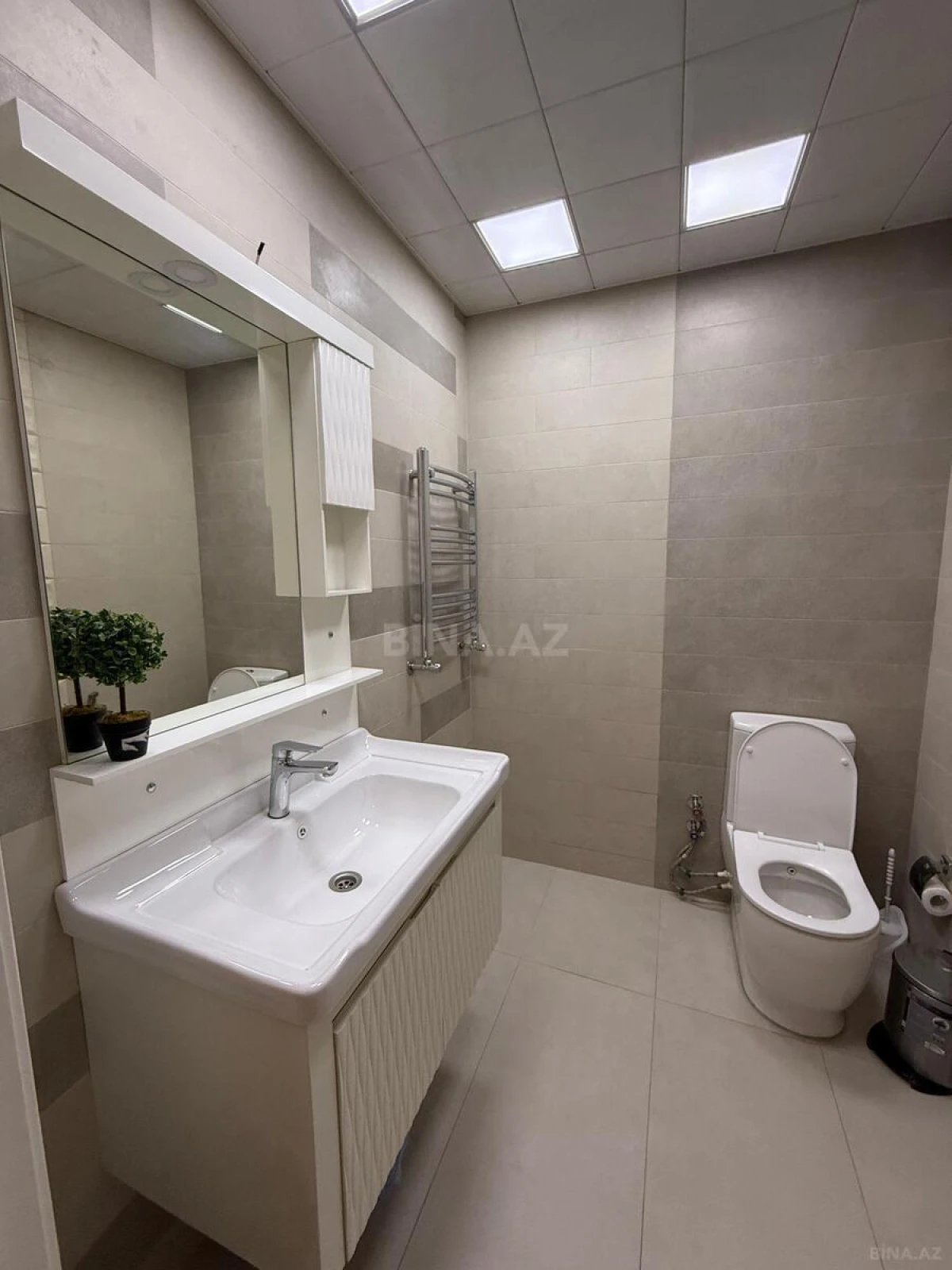 Kirayə verilir 4 otaqlı mənzil 210 m²