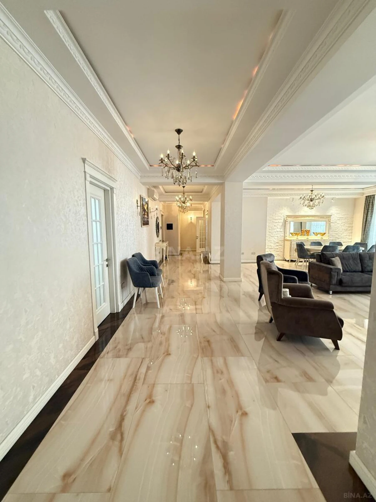 Kirayə verilir 4 otaqlı mənzil 210 m²