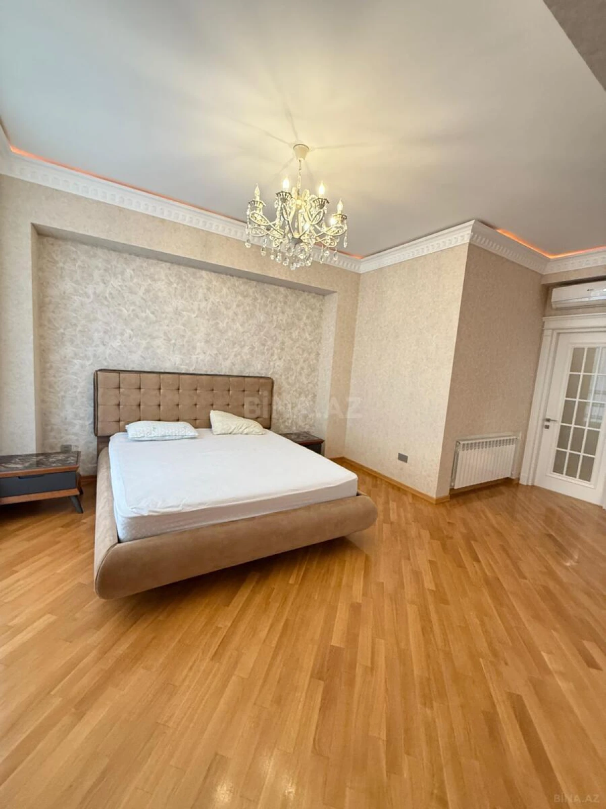 Kirayə verilir 4 otaqlı mənzil 210 m²