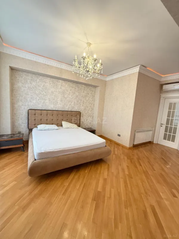 Kirayə verilir 4 otaqlı mənzil 210 m²