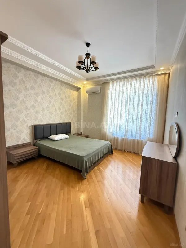 Kirayə verilir 4 otaqlı mənzil 210 m²