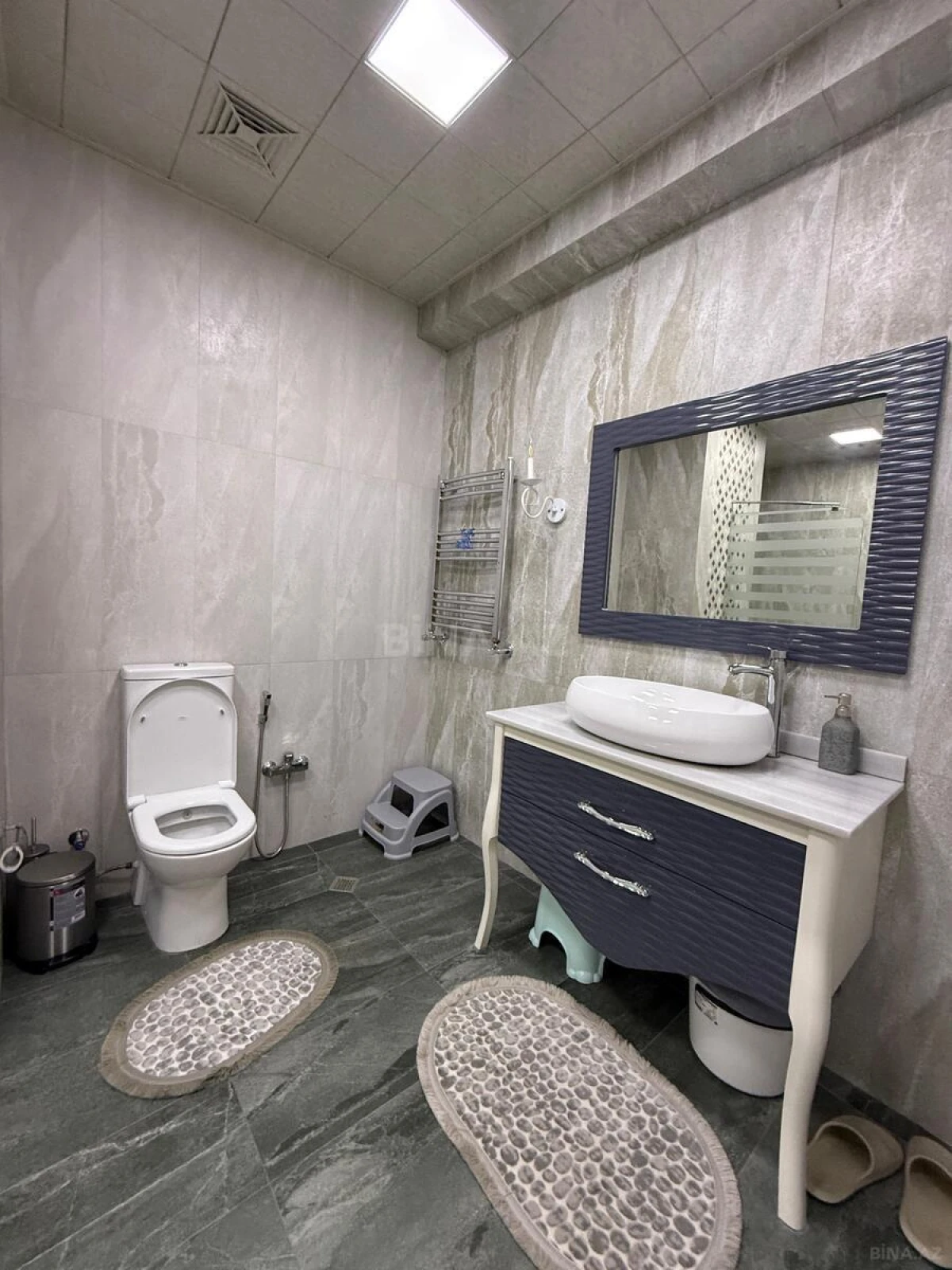 Kirayə verilir 4 otaqlı mənzil 210 m²