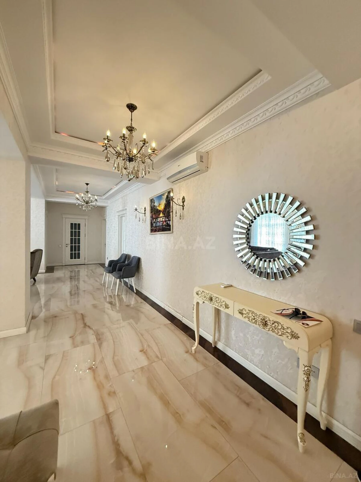 Kirayə verilir 4 otaqlı mənzil 210 m²