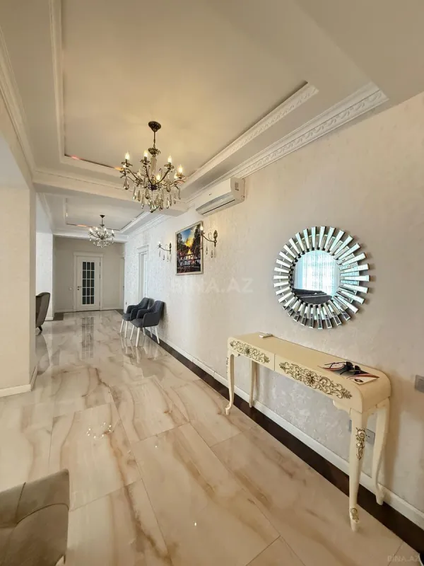 Kirayə verilir 4 otaqlı mənzil 210 m²