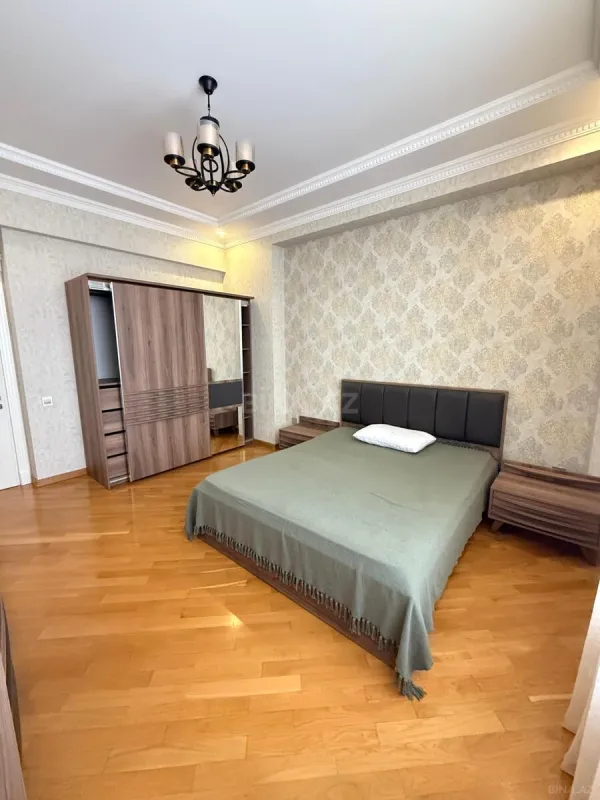 Kirayə verilir 4 otaqlı mənzil 210 m²
