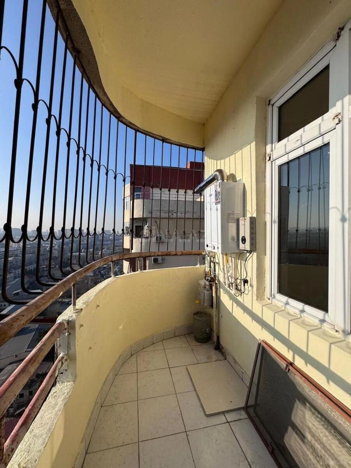 Satılır 2 otaqlı mənzil 102 m²