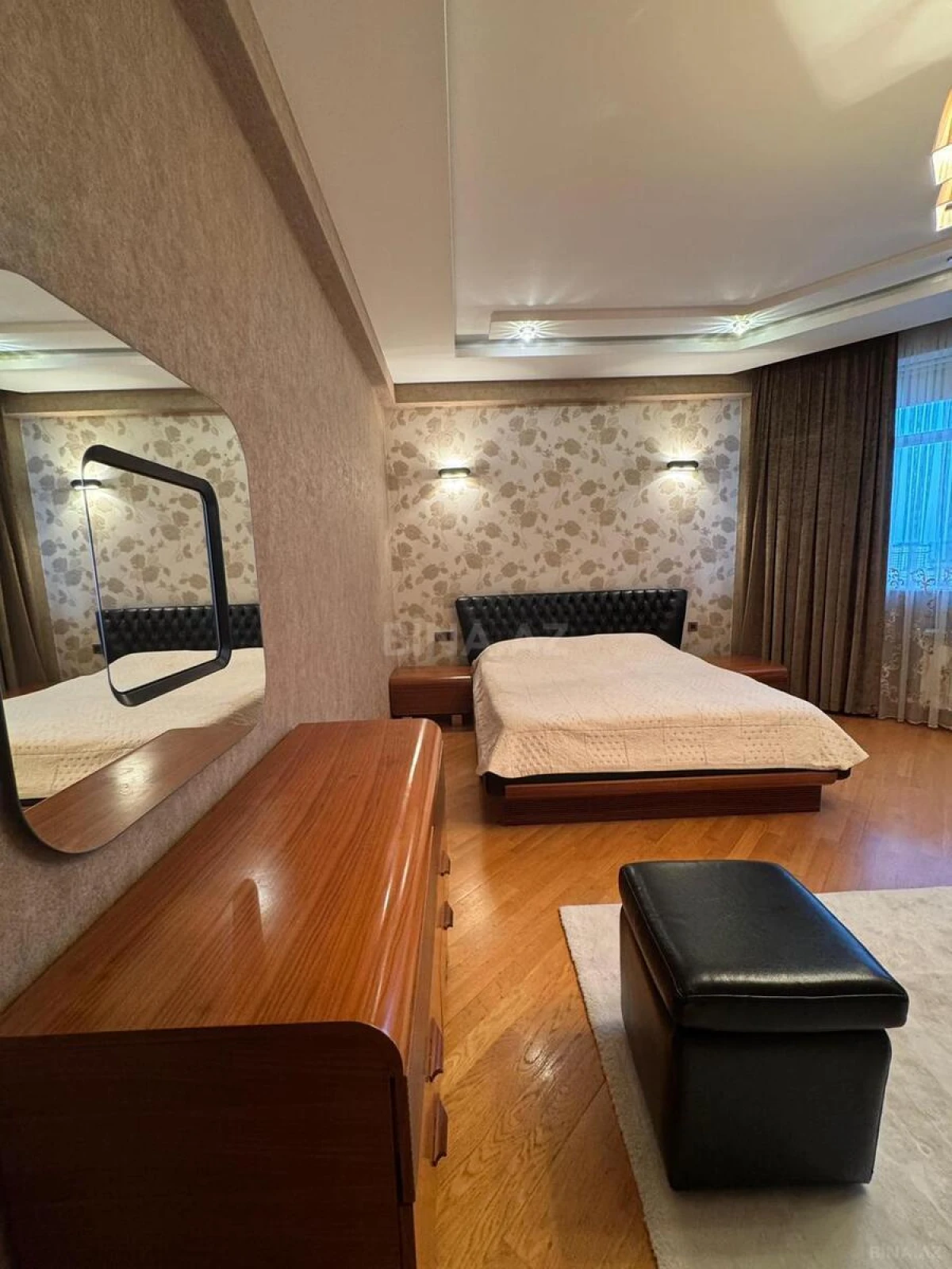 Satılır 3 otaqlı mənzil 140 m²