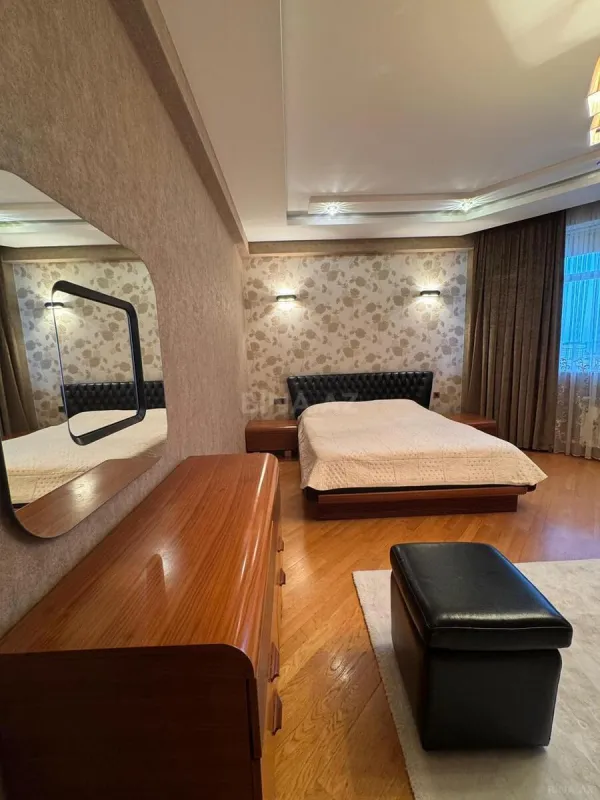 Satılır 3 otaqlı mənzil 140 m²