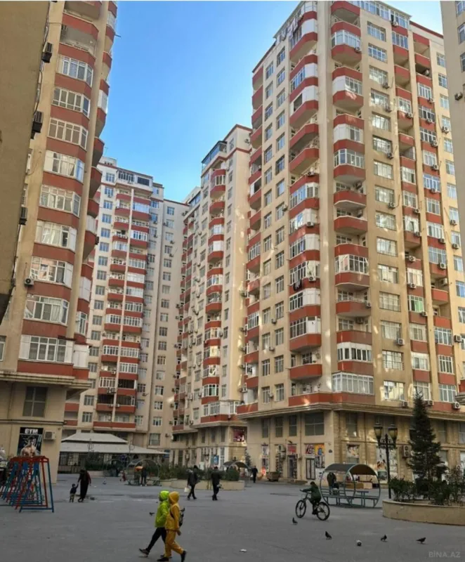 Satılır 3 otaqlı mənzil 140 m²