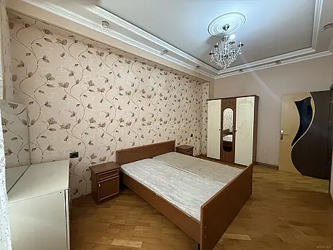 Kirayə verilir 2 otaqlı mənzil 75 m²