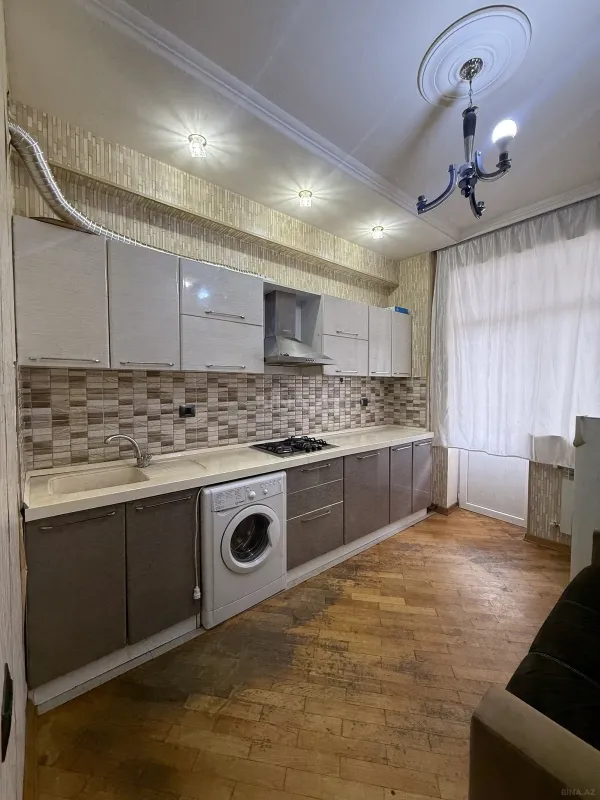 Kirayə verilir 2 otaqlı mənzil 75 m²