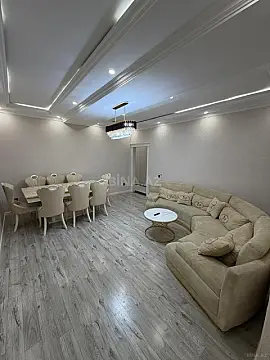 Satılır 2 otaqlı mənzil 88 m²