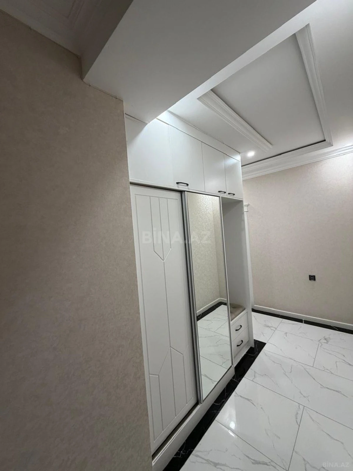 Satılır 2 otaqlı mənzil 88 m²