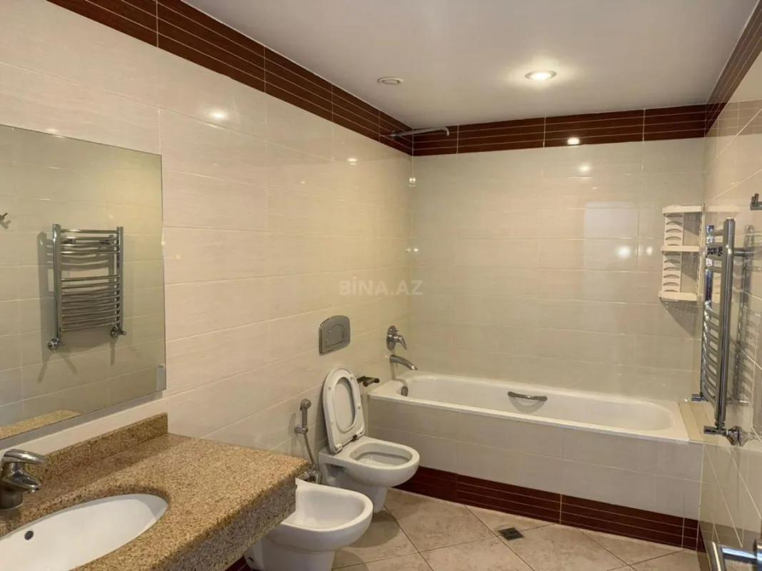 Kirayə verilir 4 otaqlı mənzil 210 m²