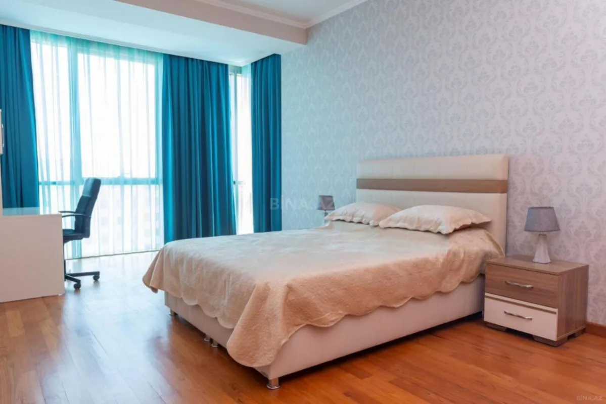 Kirayə verilir 4 otaqlı mənzil 210 m²