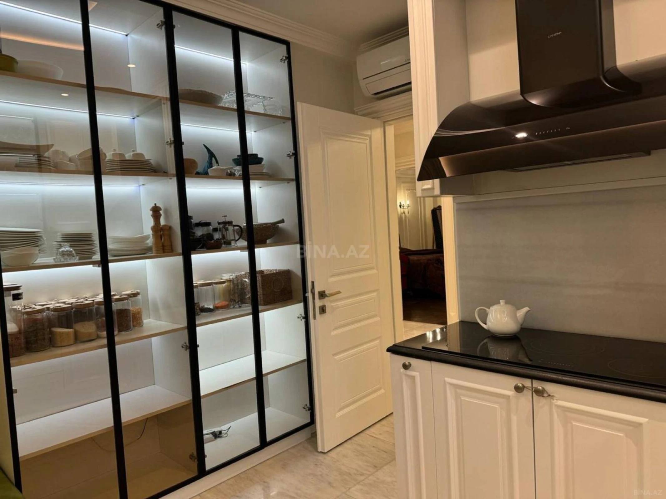 Satılır 3 otaqlı mənzil 131 m²