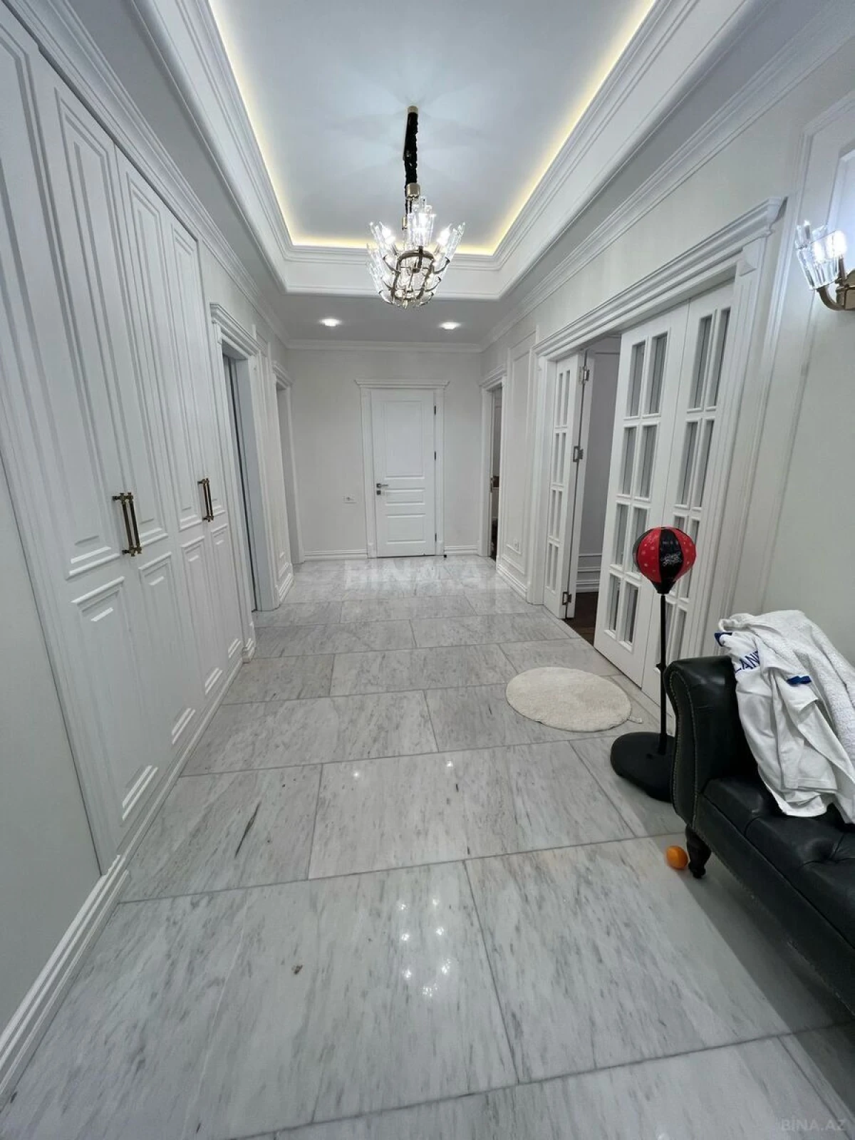 Satılır 3 otaqlı mənzil 131 m²