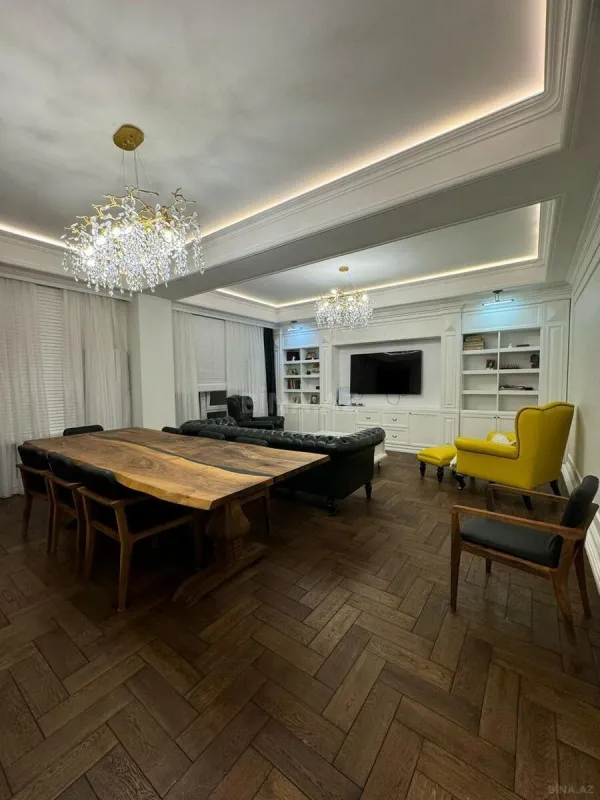 Satılır 3 otaqlı mənzil 131 m²