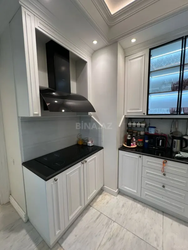 Satılır 3 otaqlı mənzil 131 m²