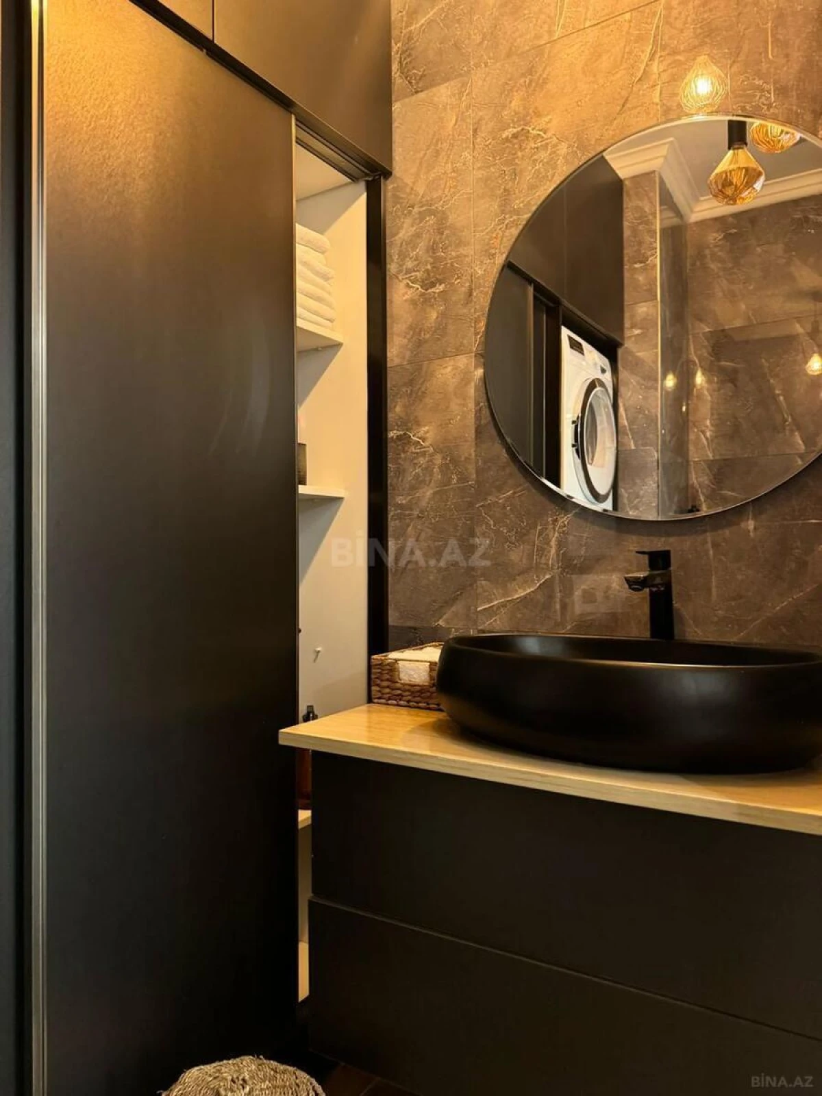 Satılır 3 otaqlı mənzil 131 m²