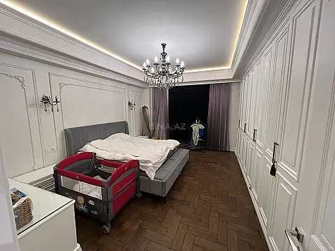 Satılır 3 otaqlı mənzil 131 m²