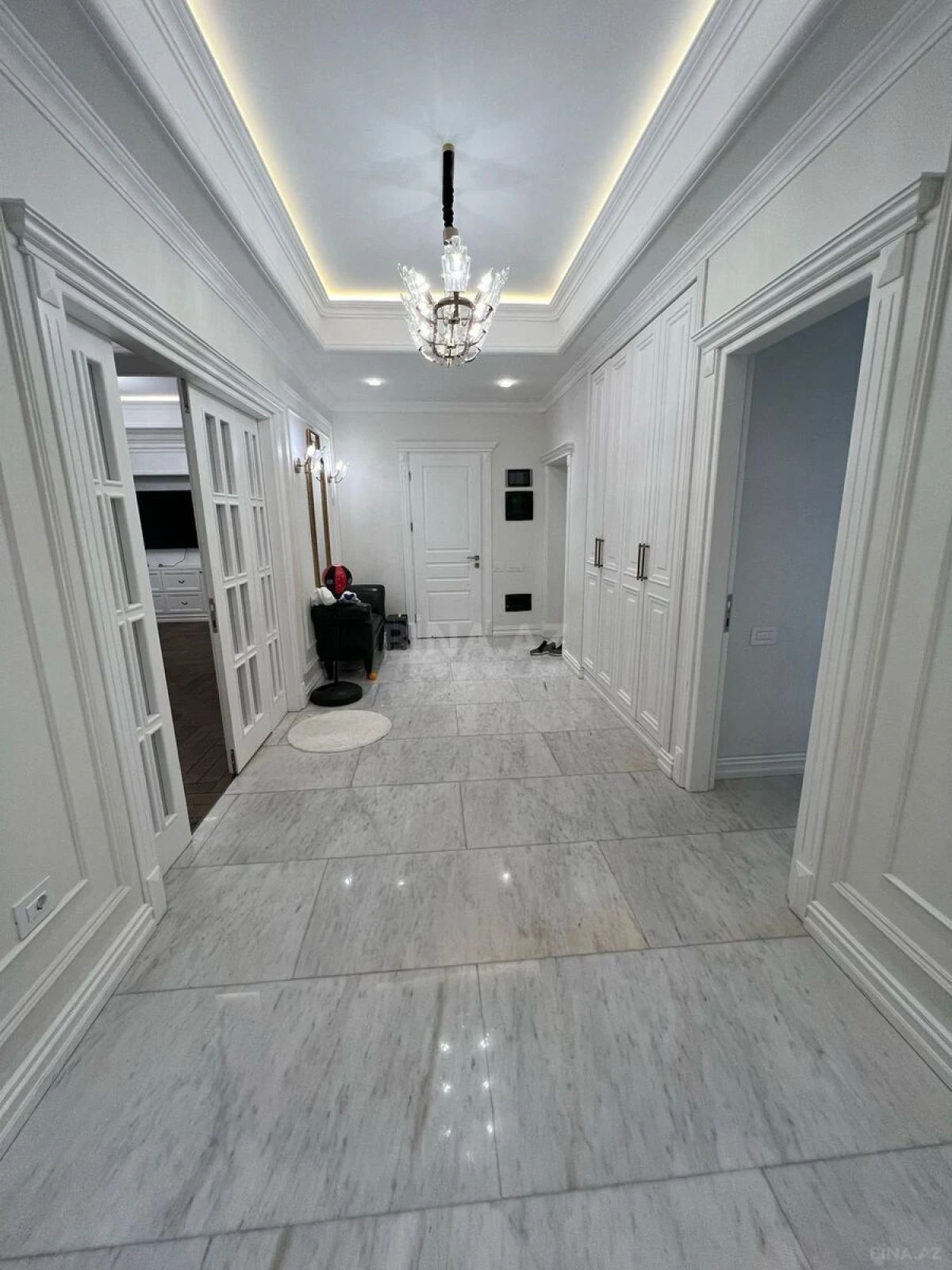 Satılır 3 otaqlı mənzil 131 m²