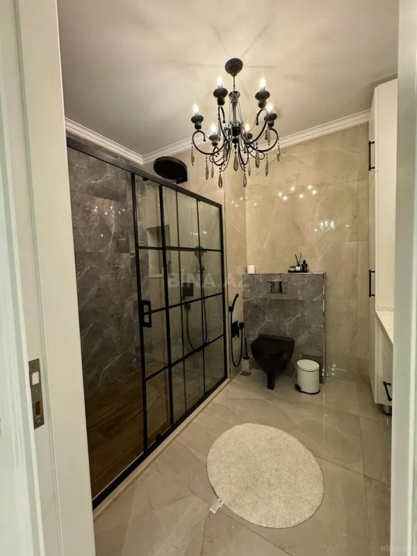 Satılır 3 otaqlı mənzil 131 m²