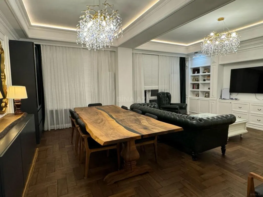 Satılır 3 otaqlı mənzil 131 m²