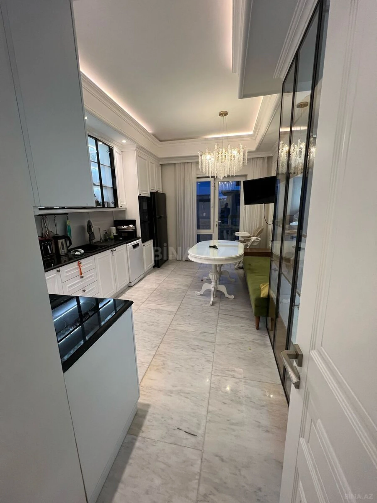 Satılır 3 otaqlı mənzil 131 m²