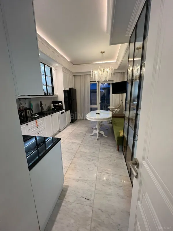 Satılır 3 otaqlı mənzil 131 m²