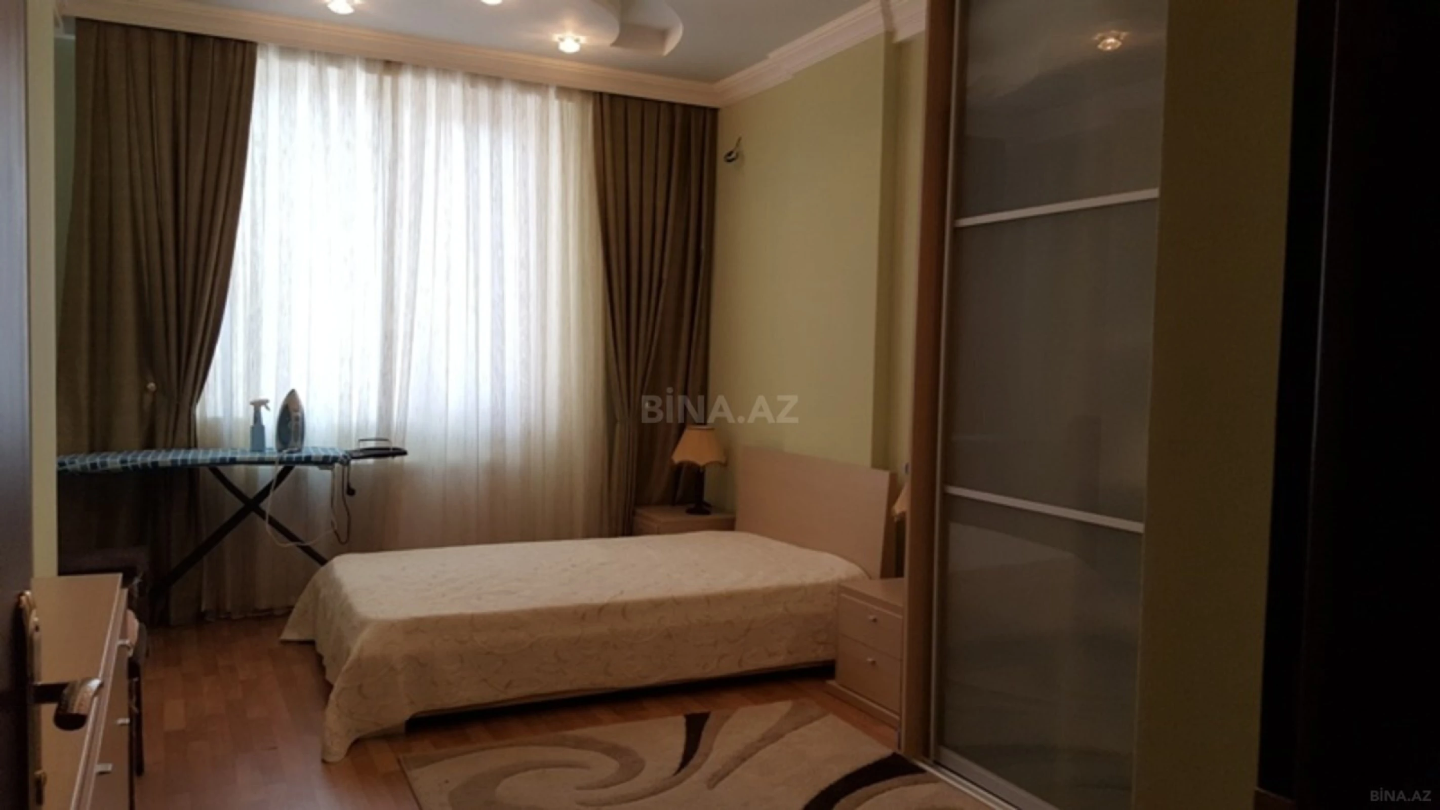 Satılır 3 otaqlı mənzil 145 m²