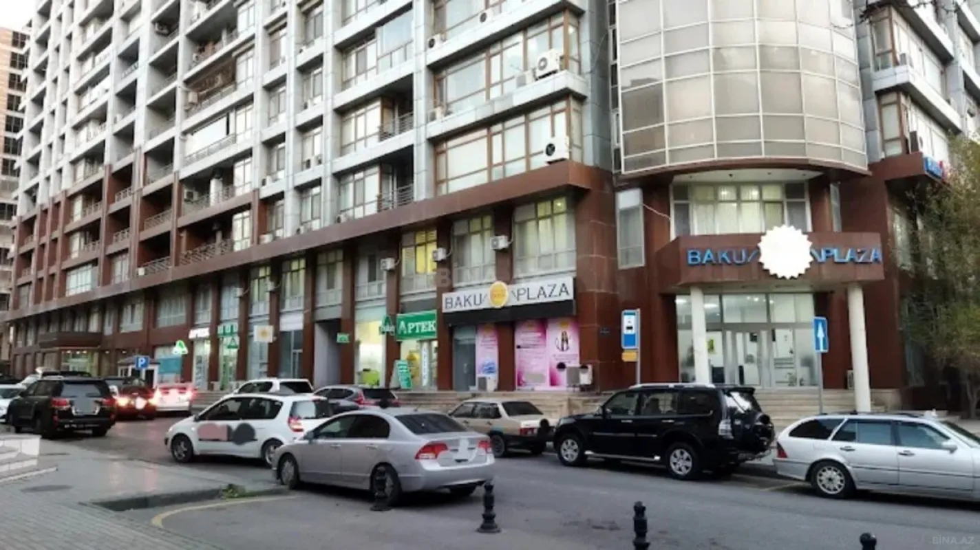Satılır 3 otaqlı mənzil 145 m²