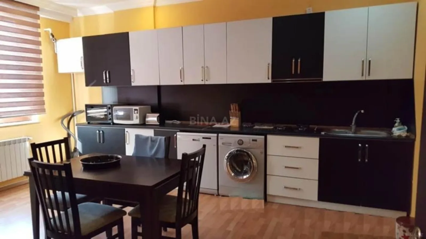 Satılır 3 otaqlı mənzil 145 m²