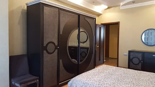 Satılır 3 otaqlı mənzil 145 m²